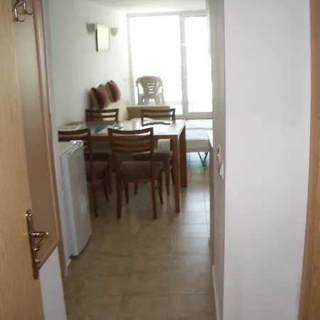 Sunny Aparthotel 3*